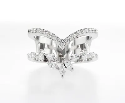 טבעת יהלומים מעוצבת משולבת יהלומי מרקיזה 0.41 קראט ועגולות 0.21 קראט