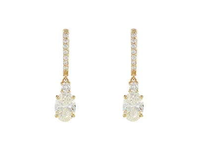 עגילי יהלומים תלייה אובל 3.02 קראט , שתי בינוניות 0.21 קראט , אבנים קטנות 0.12 קראט